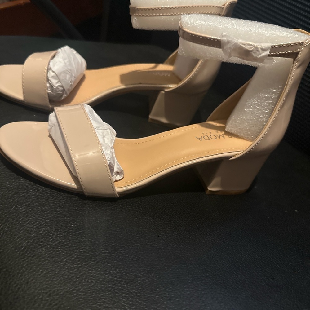 TOP Moda Beige Heels - Picture 2 of 2